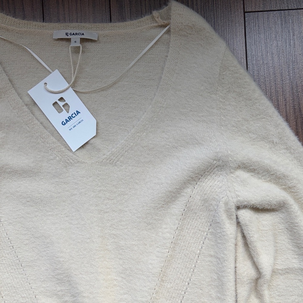 GARCIA Soft Cream V-Neck Kitten Jumper size small - Picture 9 of 16